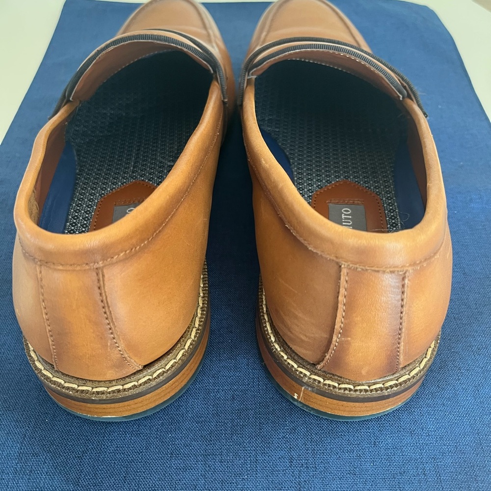 Vince Camuto Men's Brown Leather Penny Loafer slip on Dress Shoe - Picture 3 of 8